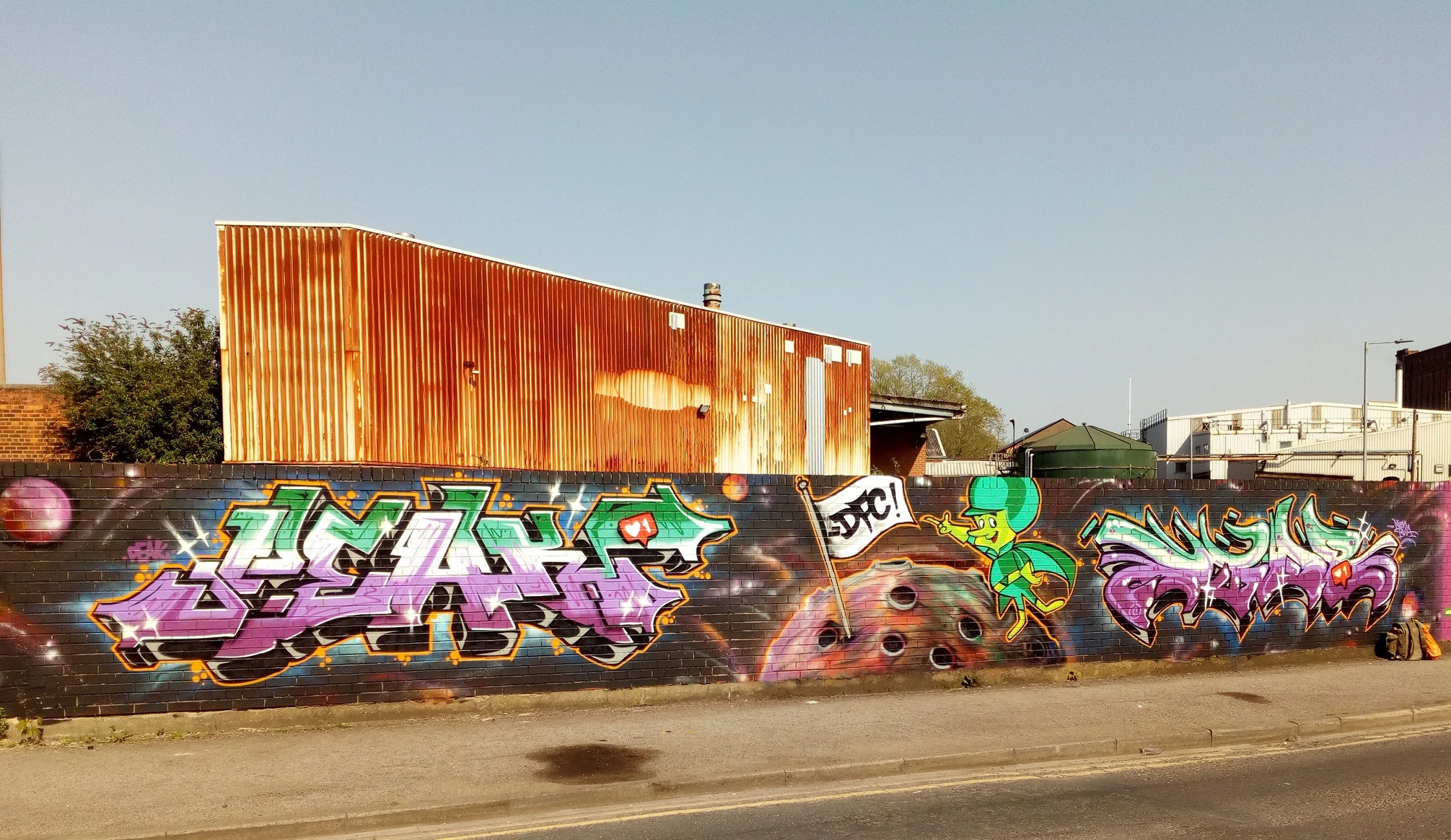 Graffiti artwork by Peak and EP1KR of the DFC crew at Bankside Gallery, Hull