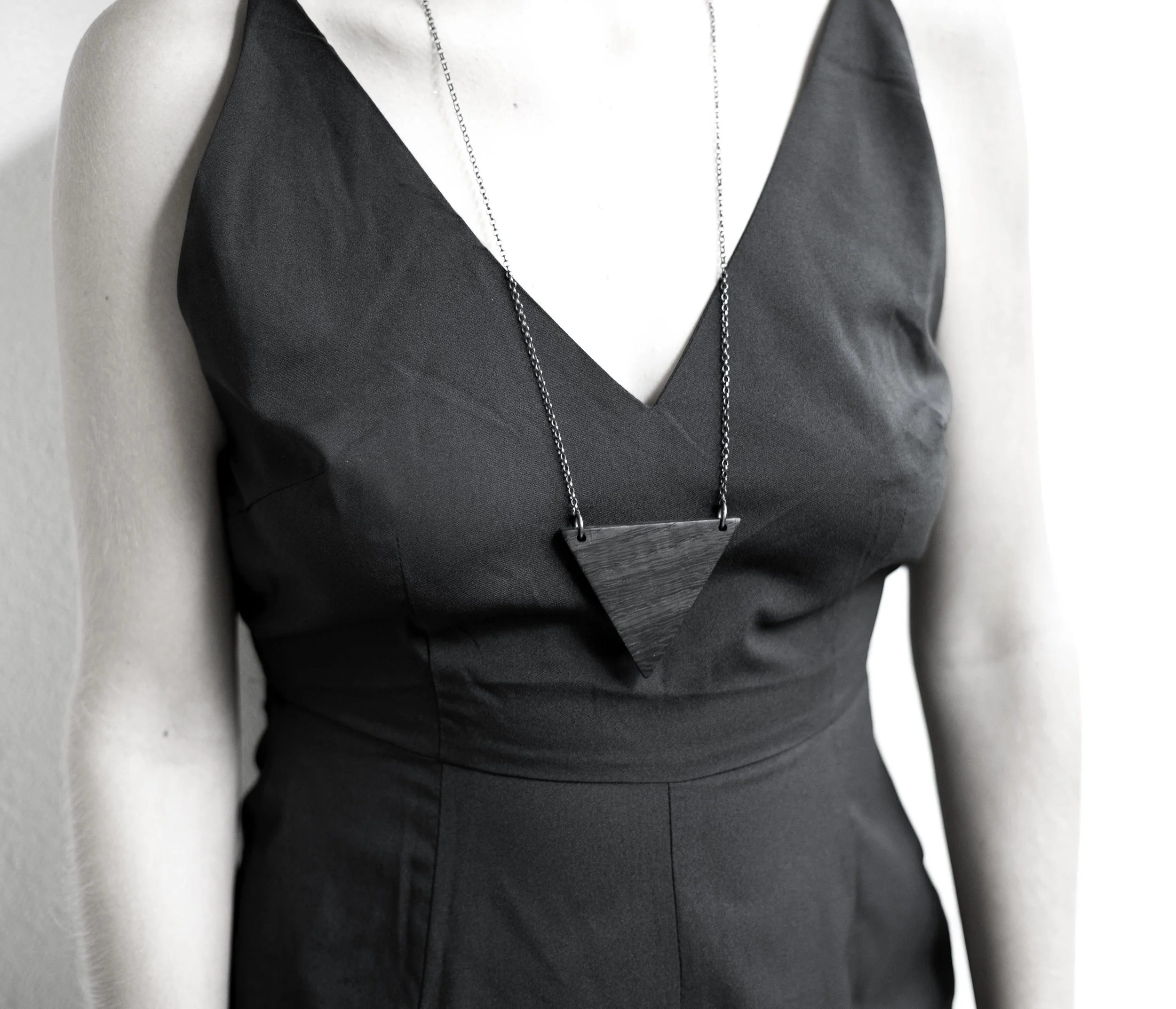 gusto_pendant_bw.jpg