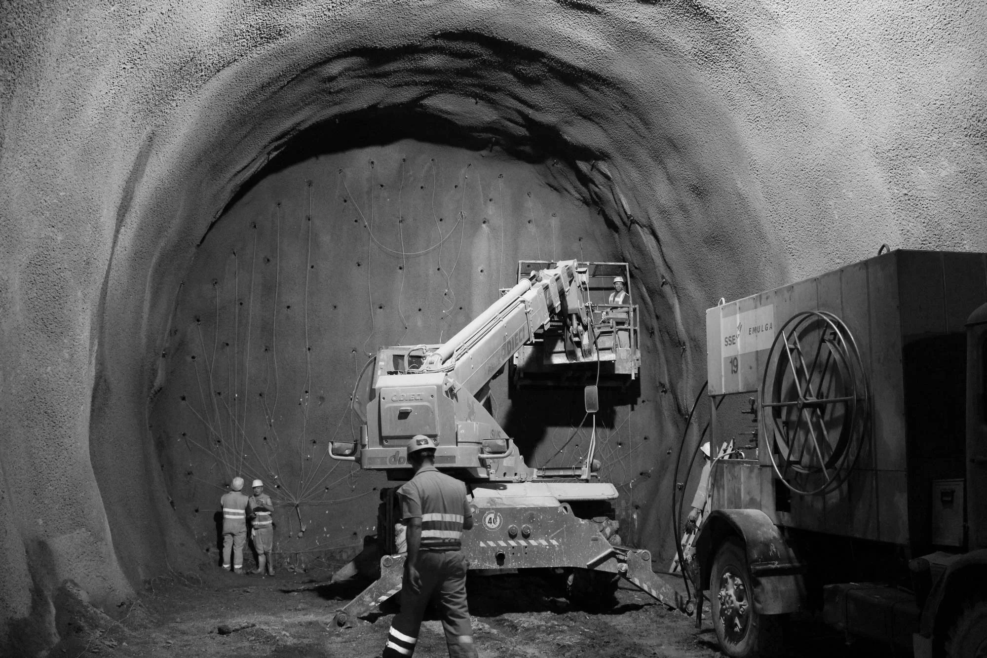 tunnel-2316267_s.jpg