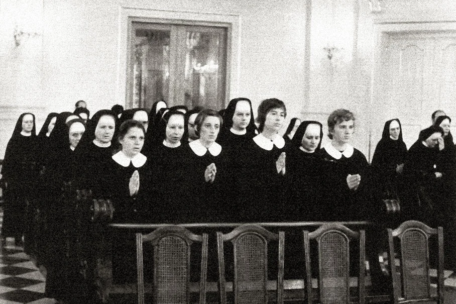 Warszawa. Przyjęcie do nowicjatu w kaplicy oo. bazylianów. 1975-1976.