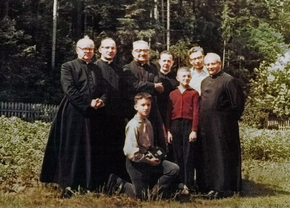 1963