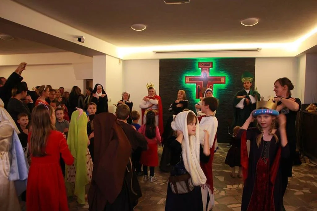 korowód7 (Copy).jpg