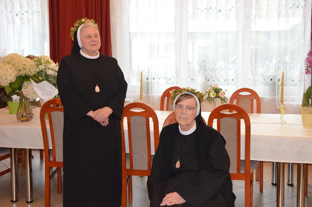 Siostry Jubilatki s.M. Bożena (po lewej) s.M. Stanisława (po prawej)