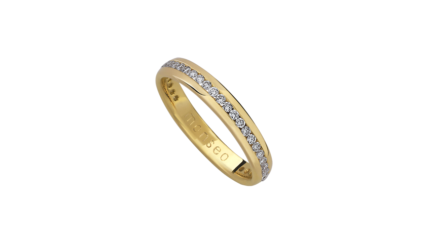 AN0619A - Aliança Moments com diamantes Aliança em ouro amarelo 19.2 Kt com 32 diamantes lapidação brilhante. Opção em ouro rosa ou ouro branco.