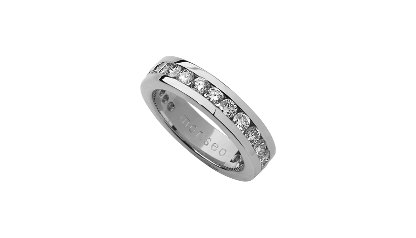 AN0614A - Aliança Moments com diamantes Aliança em ouro rosa 19.2 Kt. com 24 diamantes lapidação brilhante. Opção em ouro rosa ou ouro amarelo.