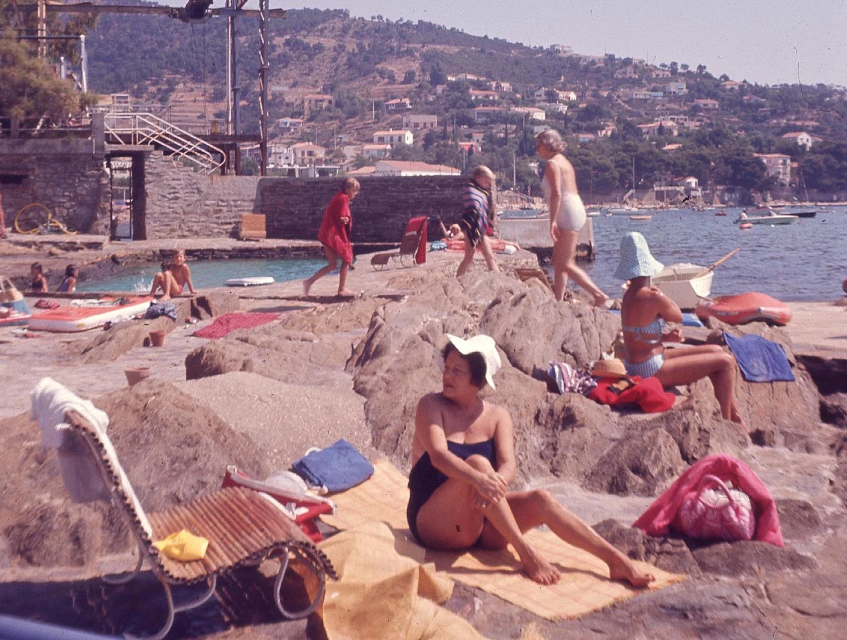 Ladies by the pool: note the cool blue hat