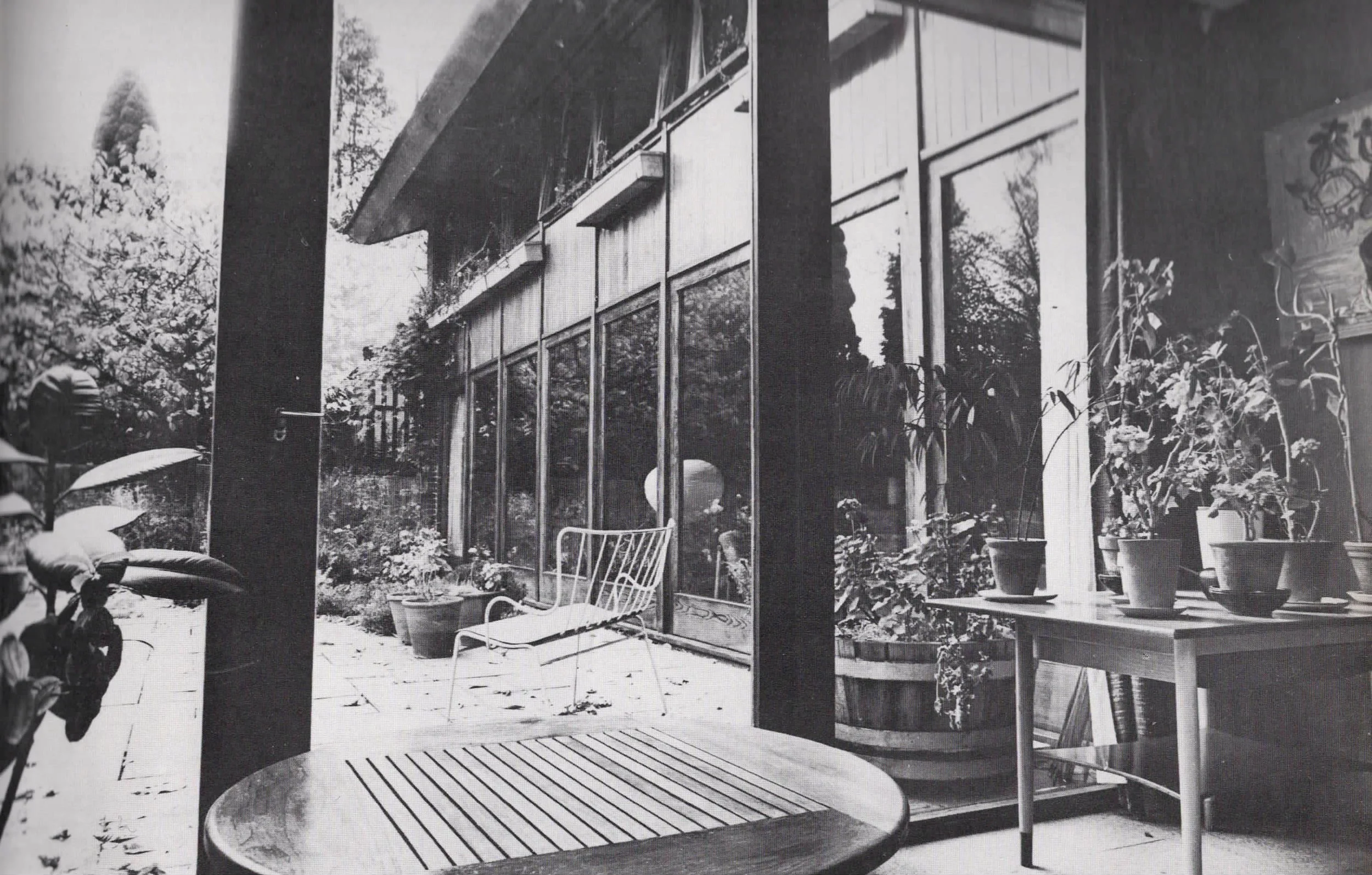 "Not much sun but terribly warm so I did French on the terrace."