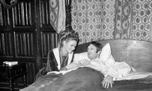 Suzanne Neve and Richard Chamberlain in 'The Portrait of a Lady', BBC2. Photo: Getty 