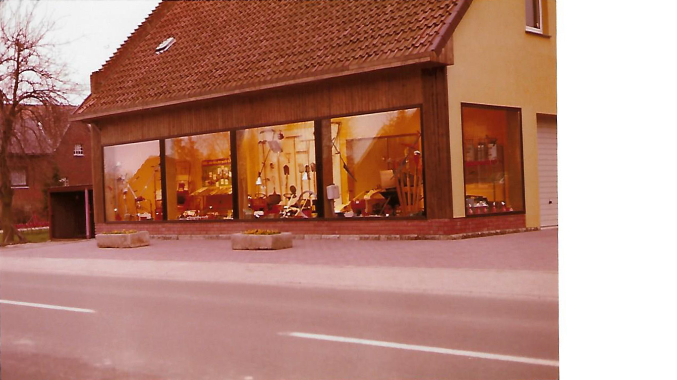Eines der ersten Vehling Motorgeräte Schaufenster