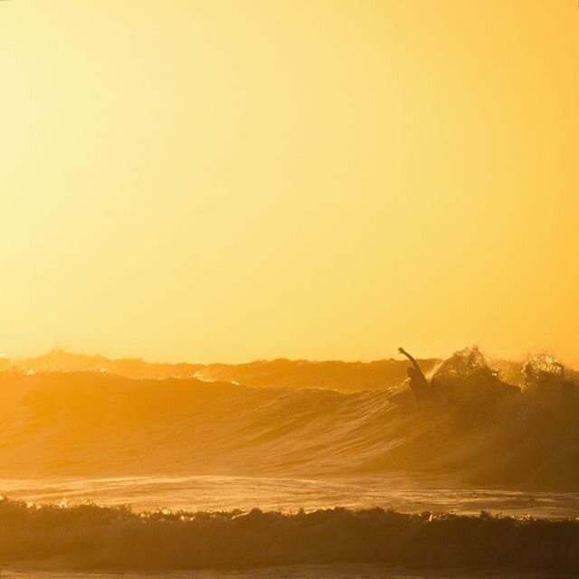 Wintery sunsets at Home.💛 It&rsquo;s been non stop pumping for the whole of Christmas! ...Needless to say I&rsquo;ve spent as many daylight hours as possible in the sea ⛄️! Feeling ready for my first contest of the year in China starting in a few da