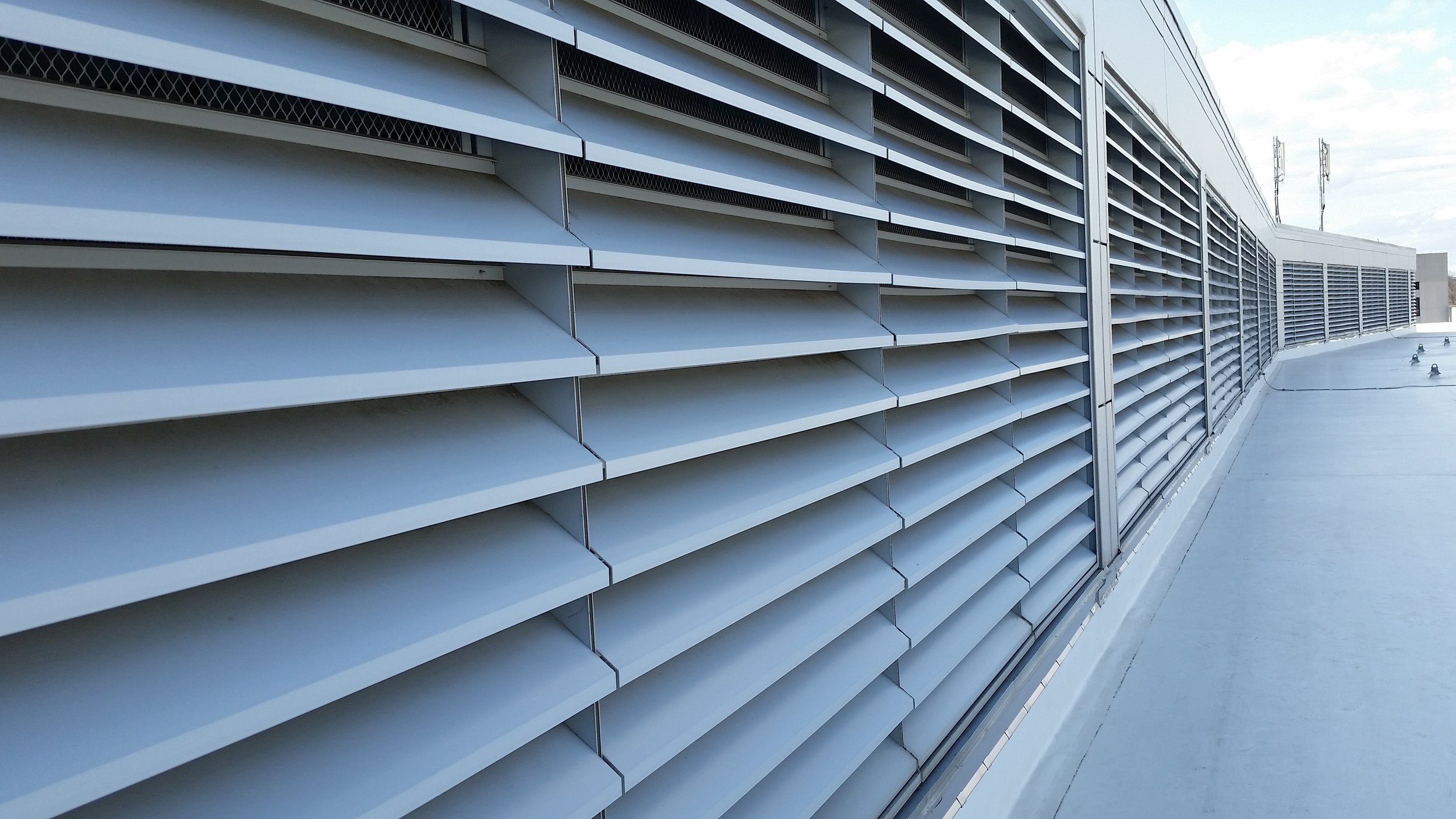 Wiley Federal Building: Louvers leak study