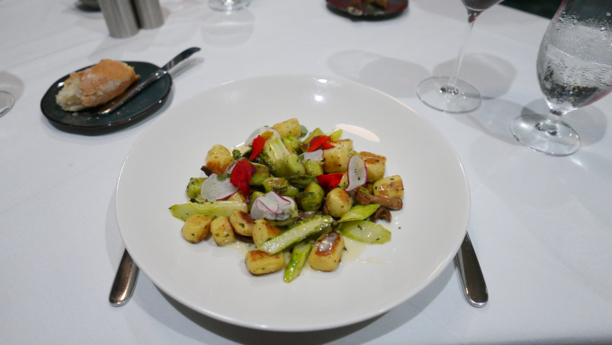Gnocchi med svamp och sparris