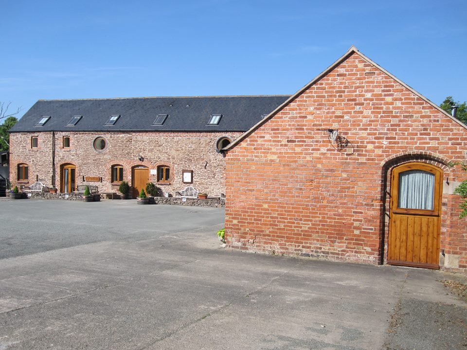 ROWTON BARNSBarn conversion B&B rooms available, 10 rooms and big social room. Licensed for food and drink.