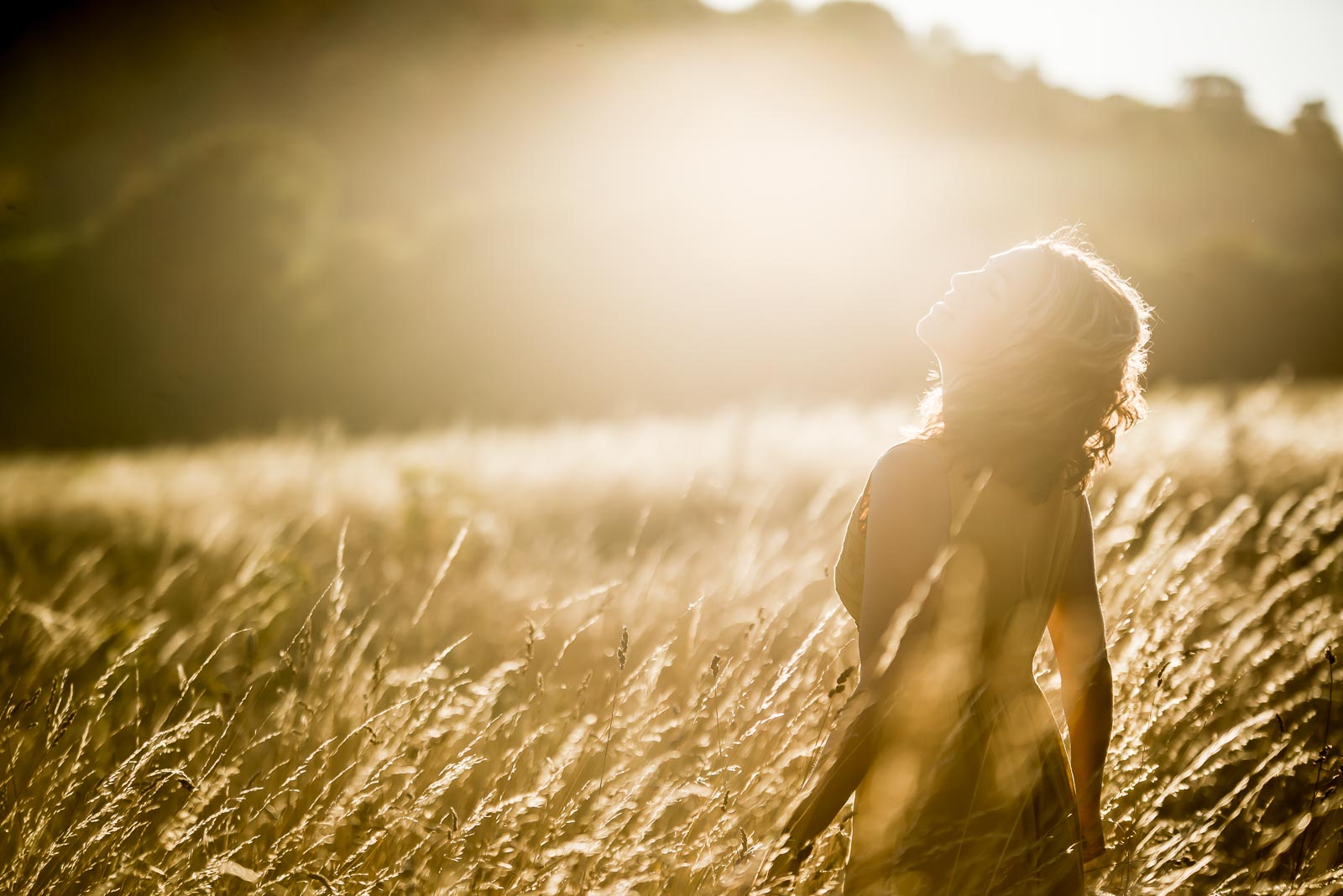 Relaxed Outdoor Portrait Photo session in the field at the sunset by the Personal Brand Photographer based in UK, Devon, Brighton