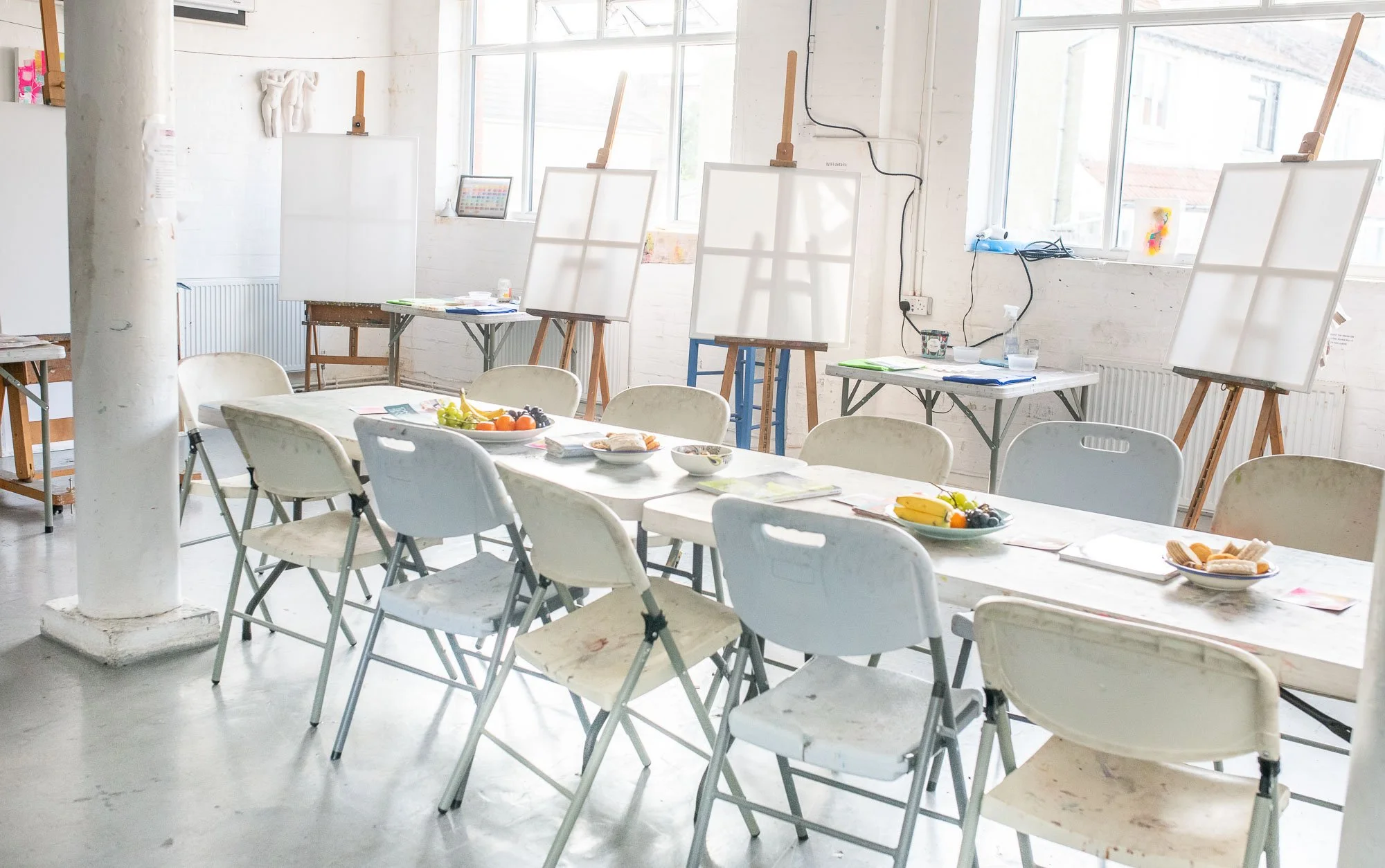 Beginners abstract painting workshop in Brighton Sussex Art studio