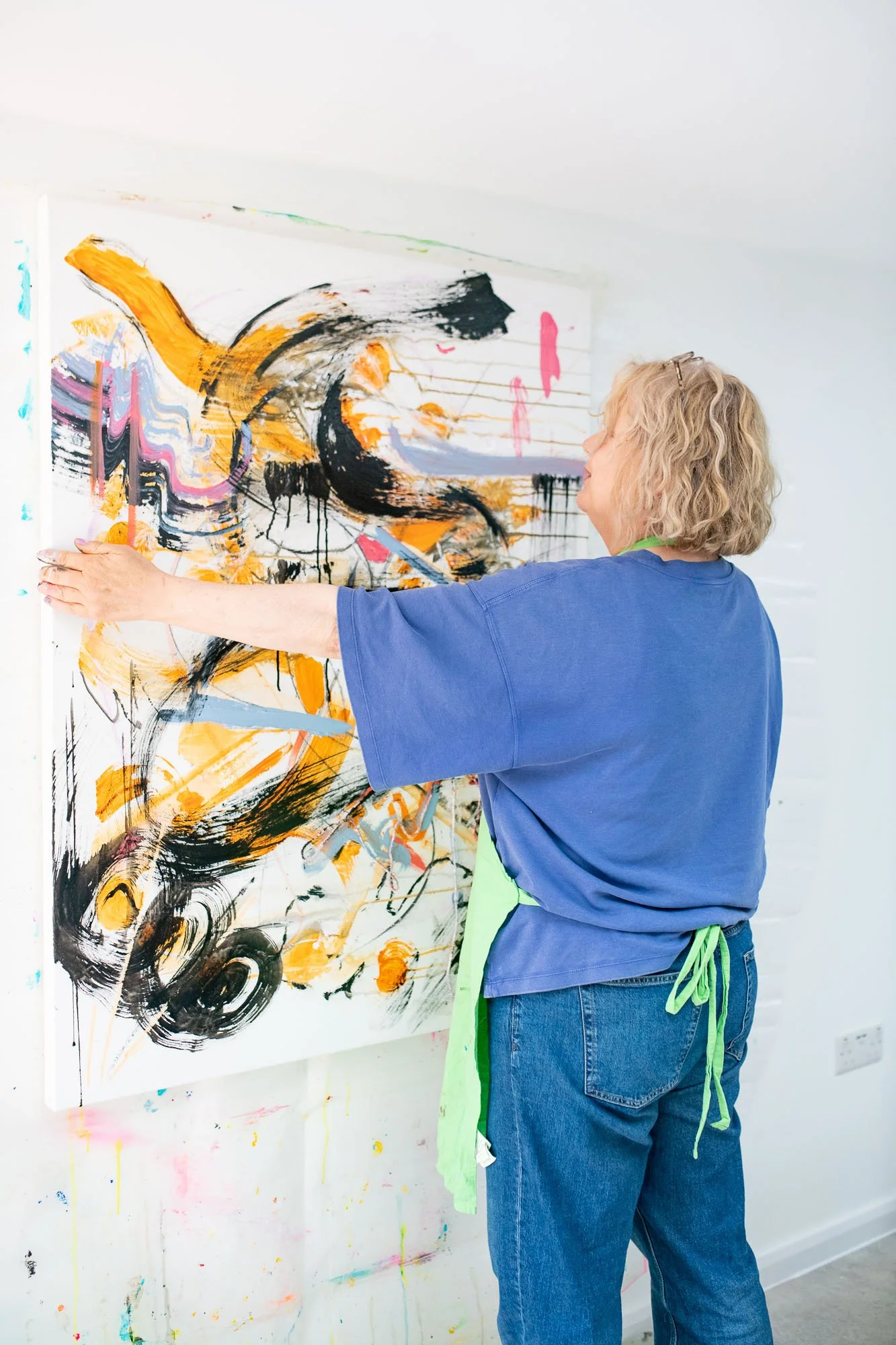 Paint your own large acrylic abstract art painting workshop Brighton Sussex UK