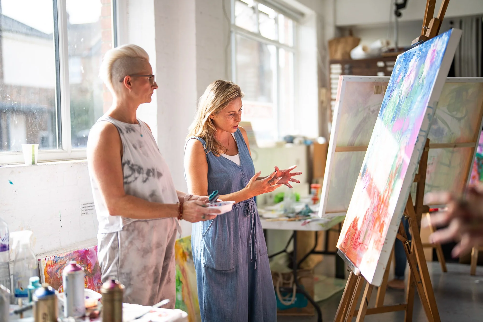 Learn intuitive acrylic abstract painting on large canvas painting workshop Brighton art studio Sussex UK