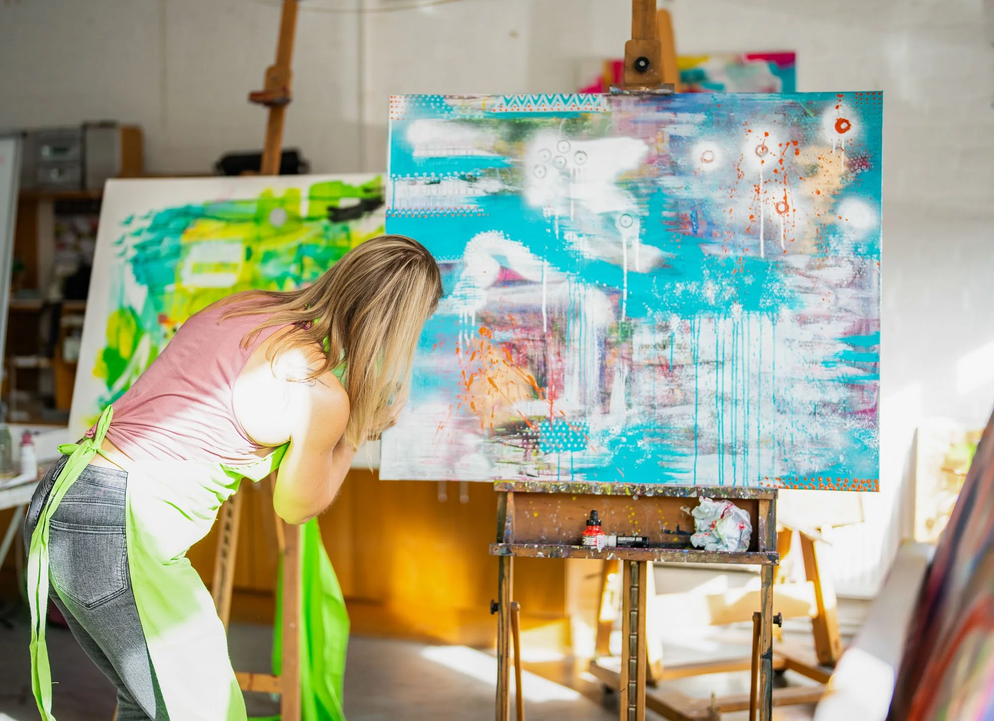 Learn acrylic abstract art painting with Magdalena Brighton Hove Sussex workshops