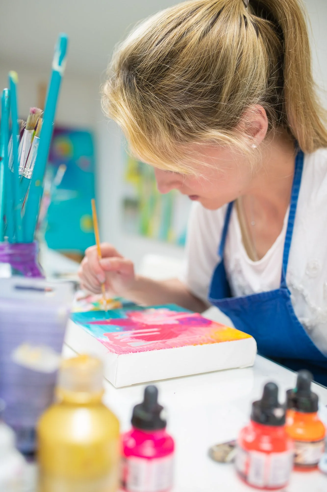 Learn mixed media abstract painting on small canvas Brighton Sussex UK workshop class