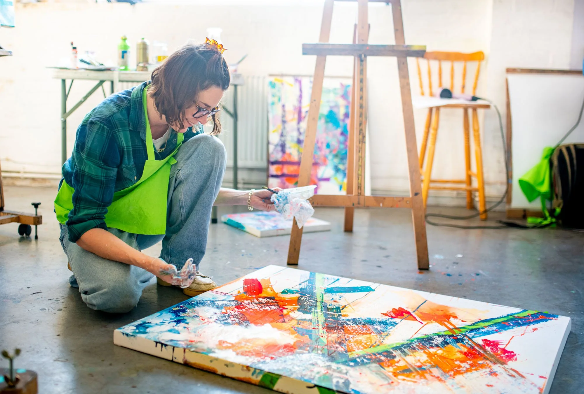 Reconnect with creativity, learn intuitive abstract painting one day art workshop Brighton Hove Sussex UK