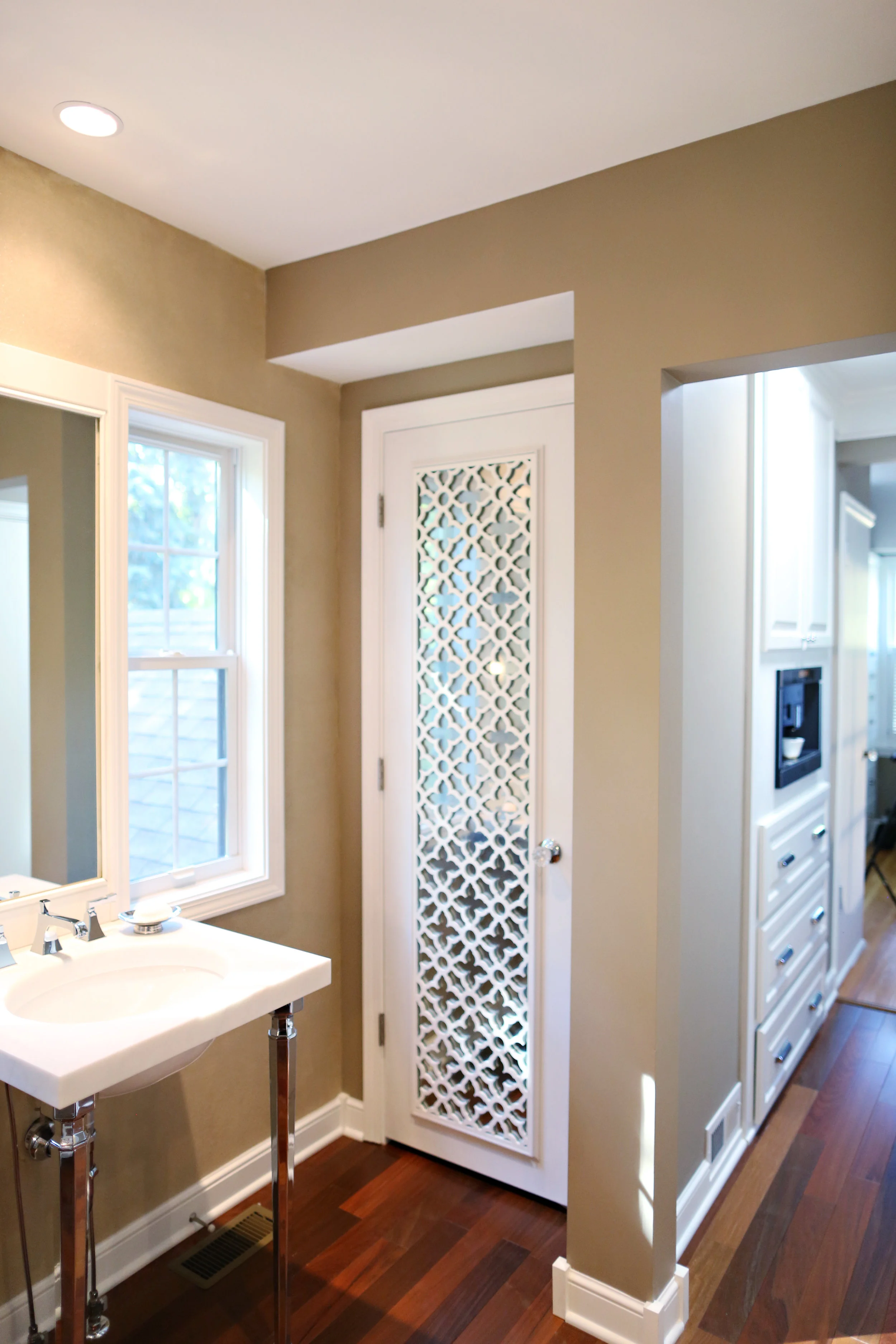   Edina, MN -&nbsp; Bath Crashers  Swift Grille, Painted panel over mirror 