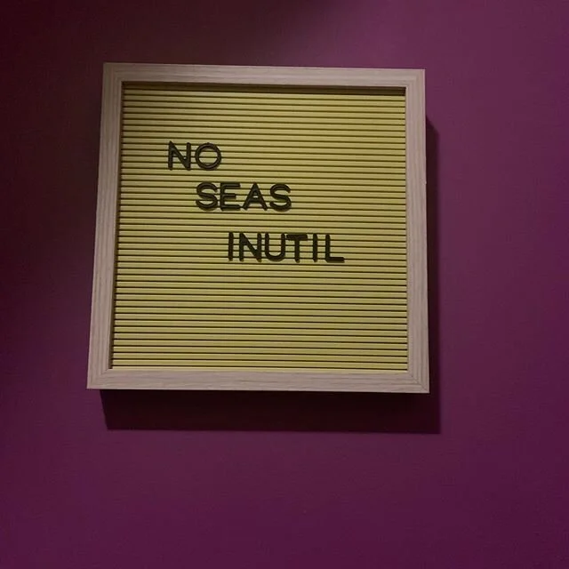 Picked this lil&rsquo; board up from target and thought it would be great way to communicate.....est&aacute;n en los ba&ntilde;os! Dichos, verdades y &ldquo;tough love&rdquo; de parte todas las madres/mujeres. #mitocaya #mitocayachi #mitocayaantojeri