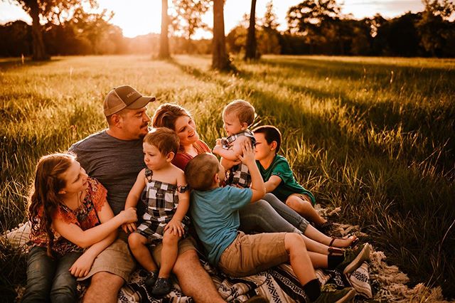 Happy Monday, friends. I’m dyingggggg over last nights mini sessions. They were magic 💫 Also, every time I photograph a big family it makes me want more babes😍
.
.
.
.
.
.
.
.
.
.
#simplychildren
#thesincerestoryteller
#fearlessandframed
#dearphotographer
#beunraveled
#magicthroughmylens
#dearestviewfinder
#thefamilycollective
#follow_this_light
#theartofchildhood
#inbeautyandchaos
#thebloomforum
#thelifestylecollective
#howiclick
#snaplovegrow
#jj_its_kids
#cameramama
#photographerstories
#boldemotionalcolorful
#thefamilynarrative
#boldandcolorful
#thesugarjar
#dearphotographer
#momtogs
#cameramama
#thesincerestoryteller