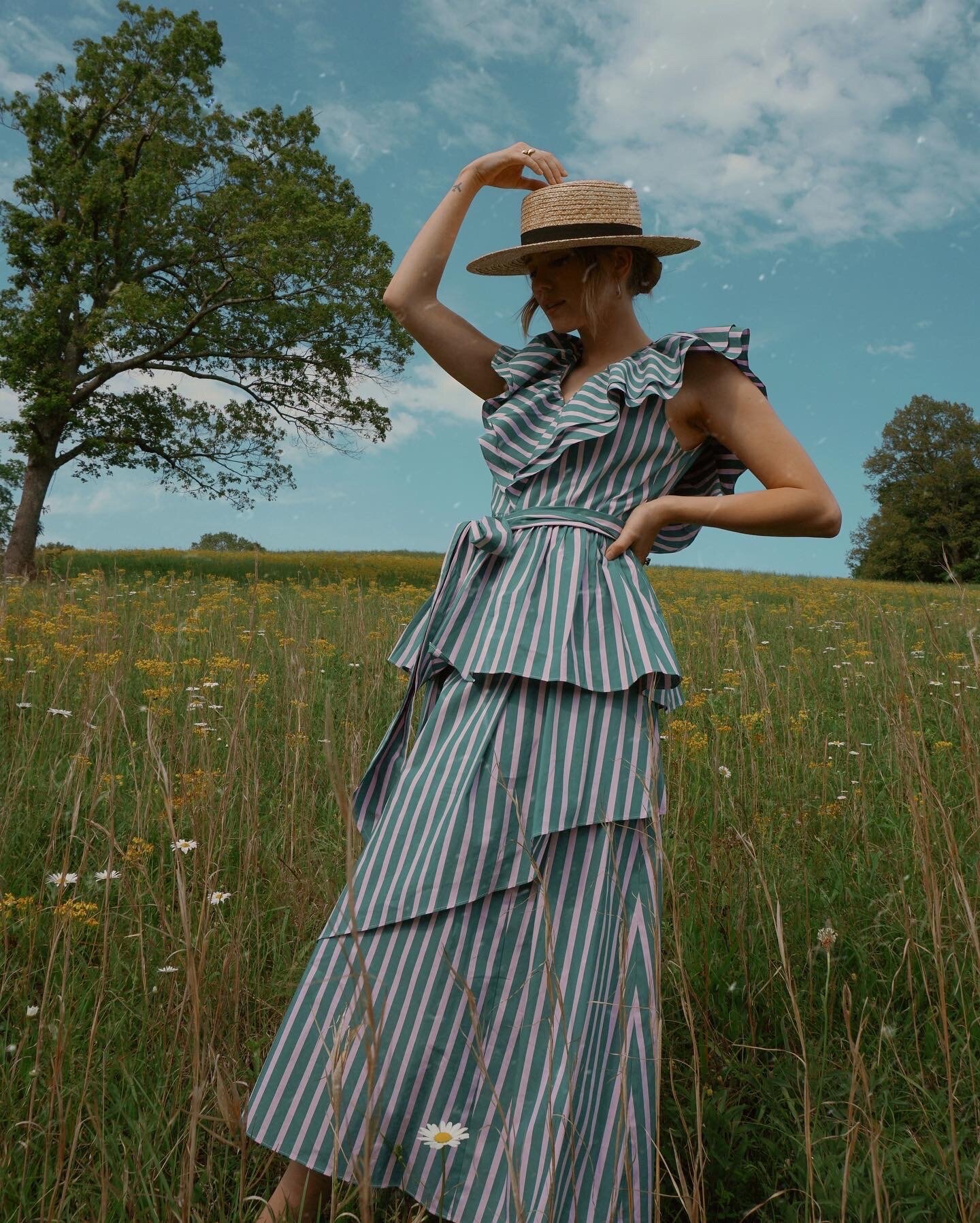 little-house-on-the-prairie-inspired-outfit.JPG