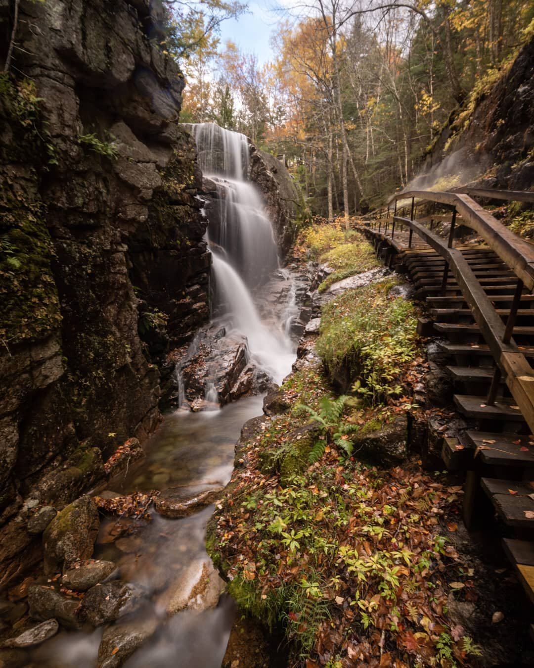 Adventure 2 of 2 with @kscowls11 &amp; @omahony20 today.  Still a beautiful day and great to see @flumegorge in #autumn.  The rain yesterday made for some great #waterfalls and #cascades!  We had a great day 😊

#visitnh #fall