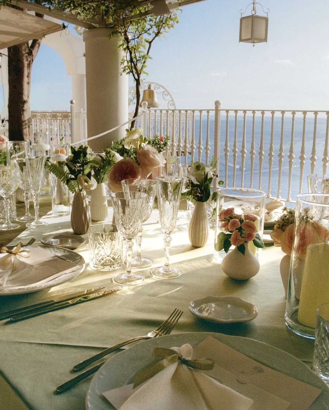35mm film &bull; Positano Italy &bull; Villa Oliviero&bull;
Some more moments from this beautiful day and couple that forever have my heart 🤍 @kristendianna_ @mikeeyyd17 
.
Venue @villaoliviero DJ @weddingdeejay 
Videography: @wedding_video_ita 
Flo