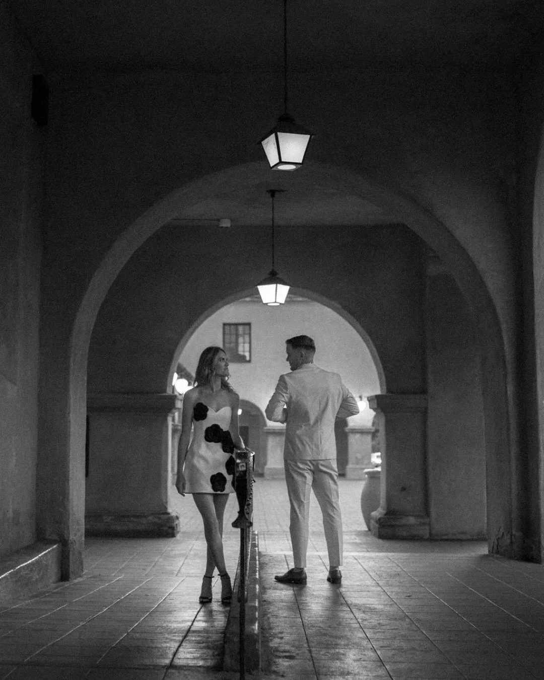 Some black and white love with these two plus Cobey🤍 @livelikecobey @will_woods_ 
.
.
.
.
.
#sandiegoweddingplanner  #sandiegoweddingphotographer #thewed #caratsandcake #antibride