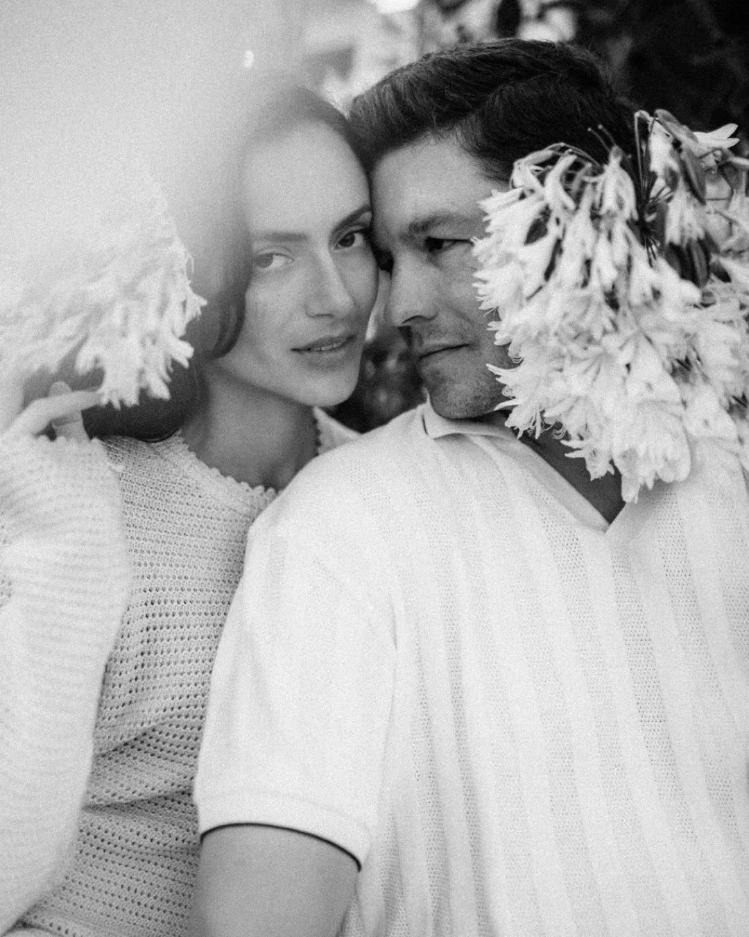 Raw grainy love with these gorgeous humans🤍🖤🤍 @kyarose 
.
.
.
.
.
.
#sandiegoweddingphotographer #thewed #wezoree #sandiegowedding #vogueweddings