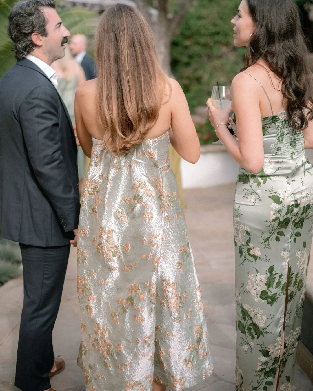 Little moments from Amanda + Tom&rsquo;s day. ✨ @amandaolsonm @tomathan.d 
.
Planning and Design @loujunedesigns 
Venue mclaughlinestate
Florals @flowers.etc.events 
Rentals @sigpartyrentals @tmmprorental 
Content creator @theloveinmotion 
Paper sign