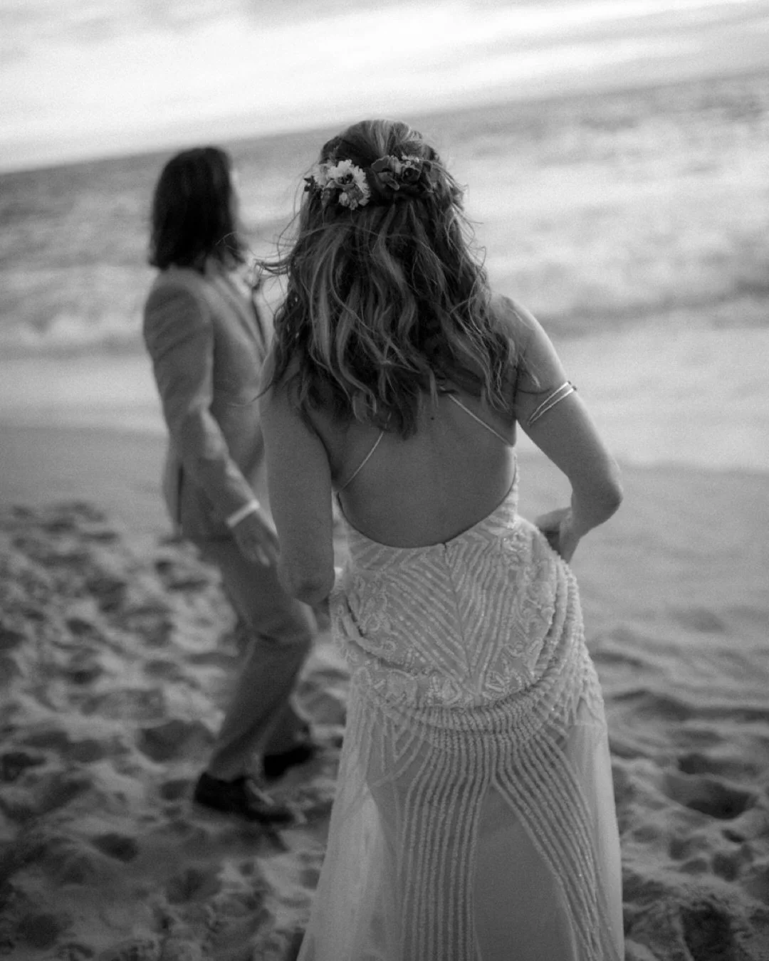 Susan + Derek in love along the shore. 🌊 @funkysue1 @blissevent_korie @blissevent 
.
.
.
.
.
.
.
.

#sandiegoweddingphotographer  #thewed #sandiegoweddingphotography #sandiegoweddings #beachelopement
