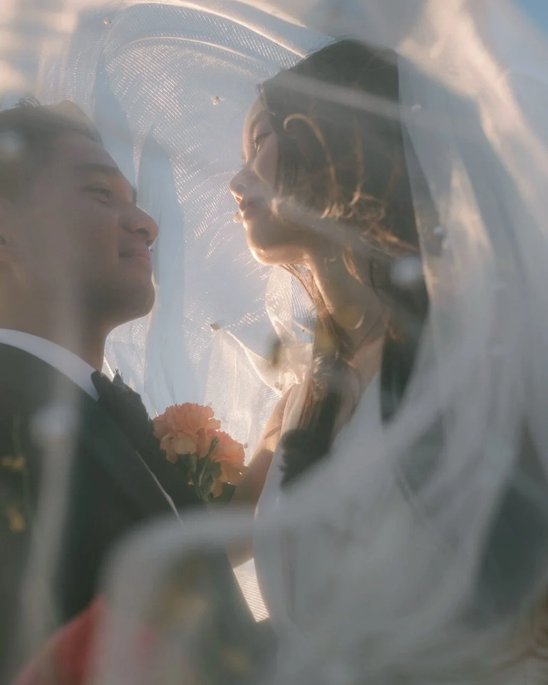 A wedding made all the more meaningful by the people who helped bring it to life. 🤍

Their family came together to help create the day they&rsquo;d dreamed of, and that love was such a beautiful part of the celebration.

Colorful blooms, golden ligh
