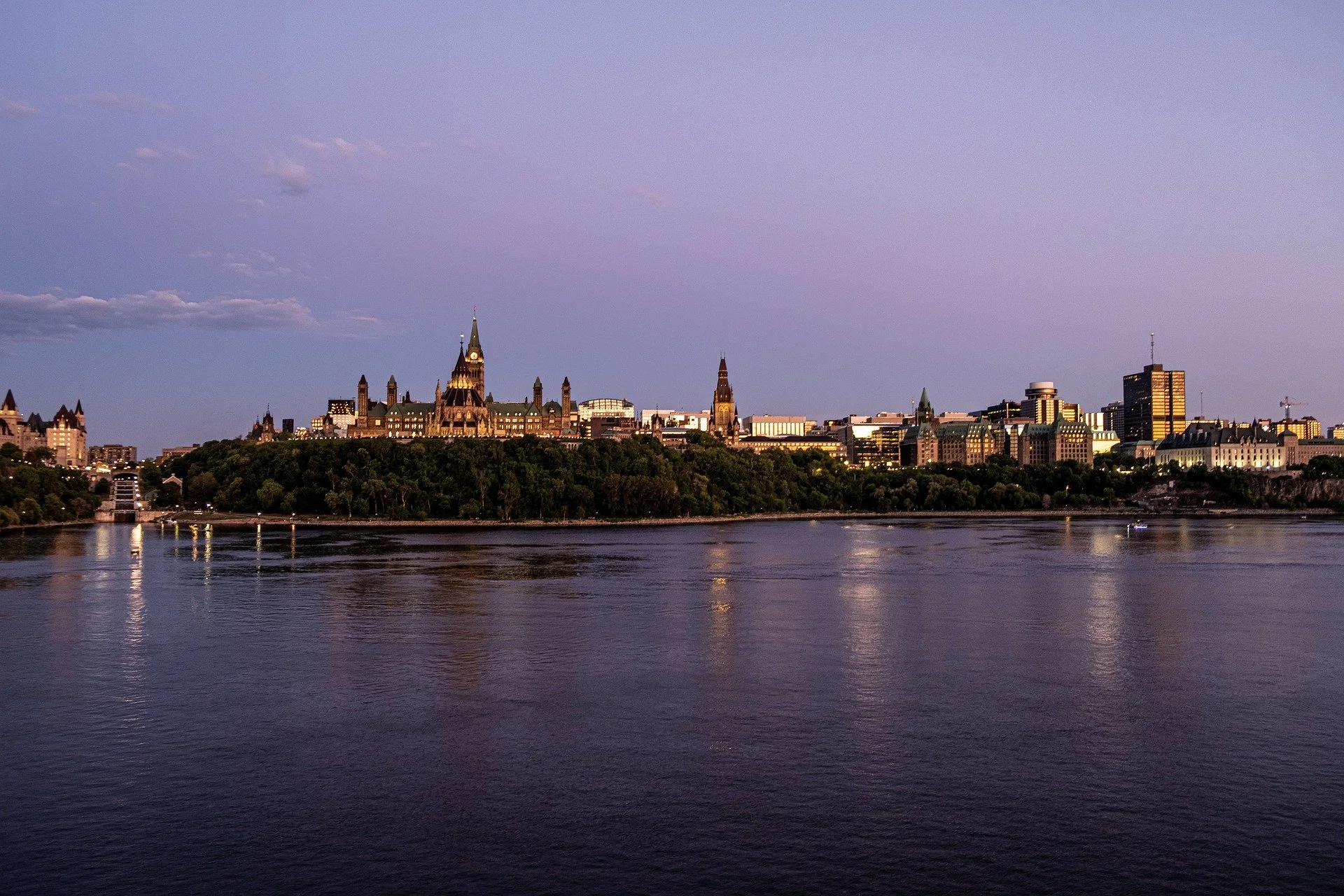 parliament-gcc6e83246_1920.jpg
