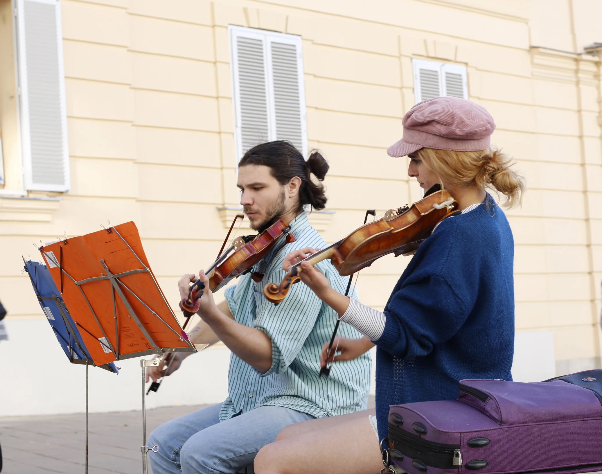 Who will give the best critique?