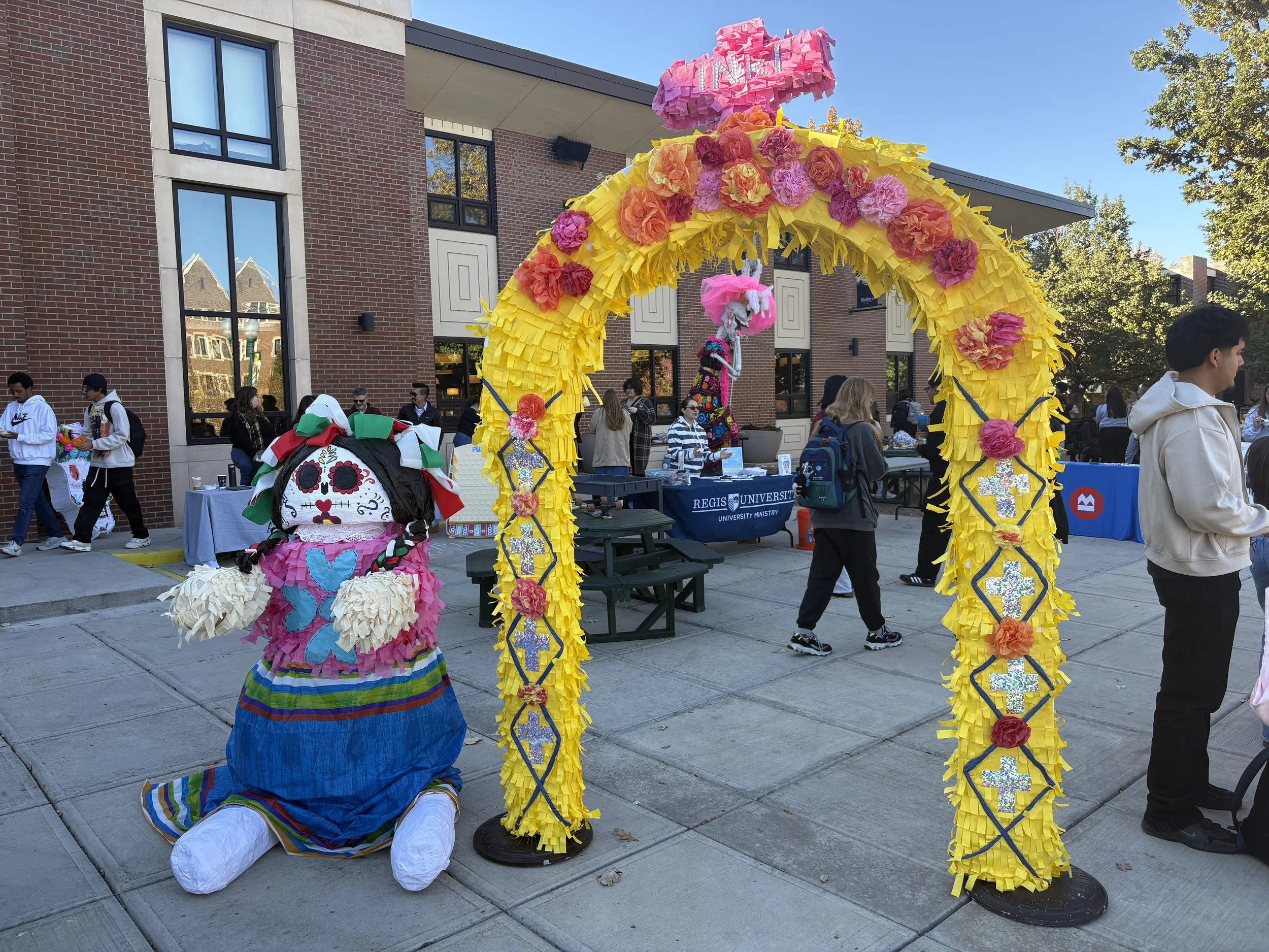 Regis Hosts Dia de los Muertos Community Gathering