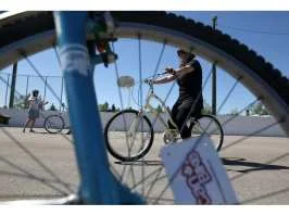 Calgary woman builds a business teaching immigrants how to cycle