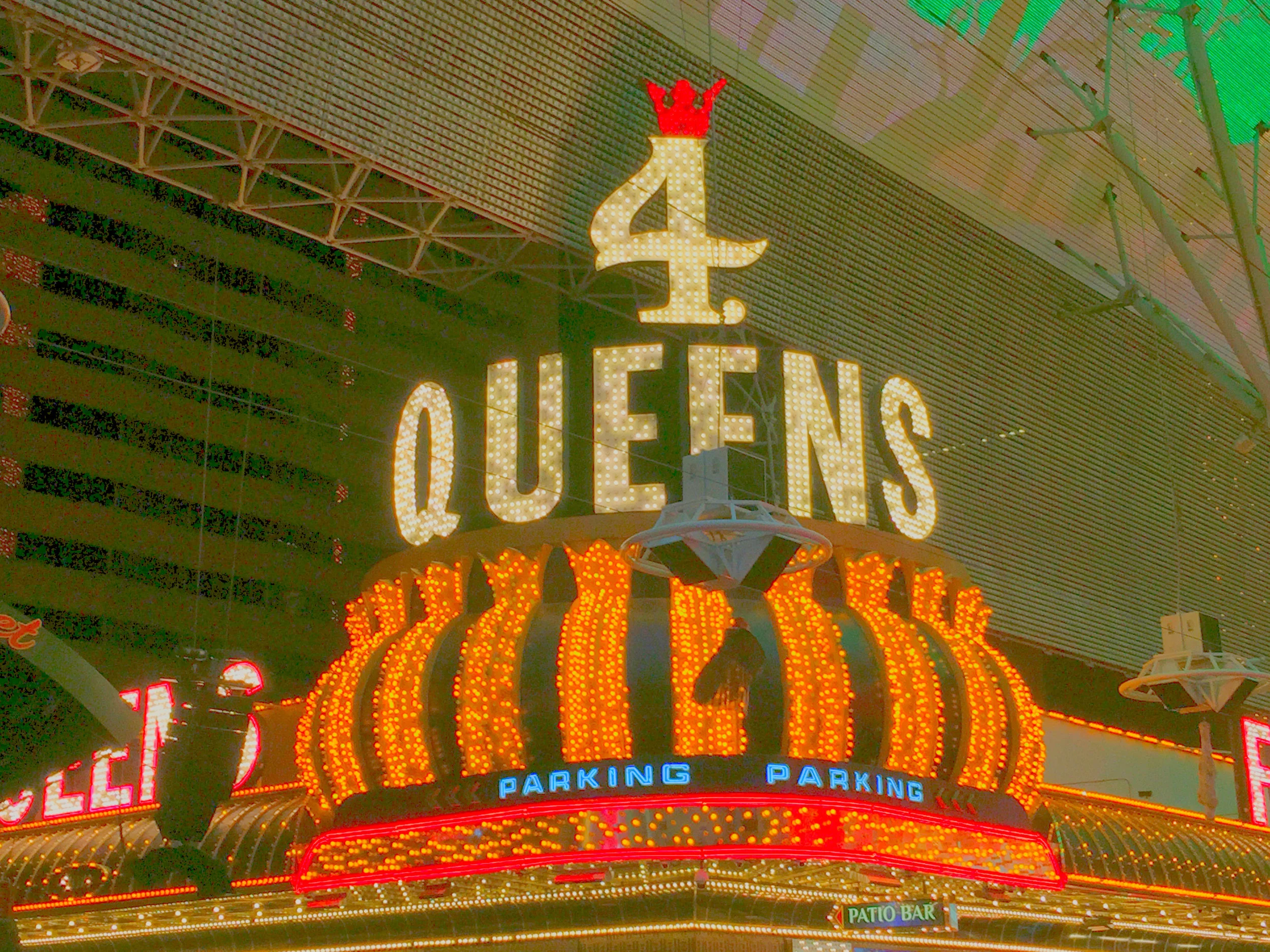 4_Queens.jpg