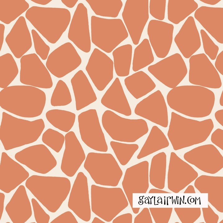 A new design inspired by the beautiful giraffe! 🦒🦒 Several weeks ago, I created a pattern for the &ldquo;Out on Safari&rdquo; prompt for the #3x3designchallenge (swipe to see!). Of course it needed a coordinating pattern to accompany it. Both desig
