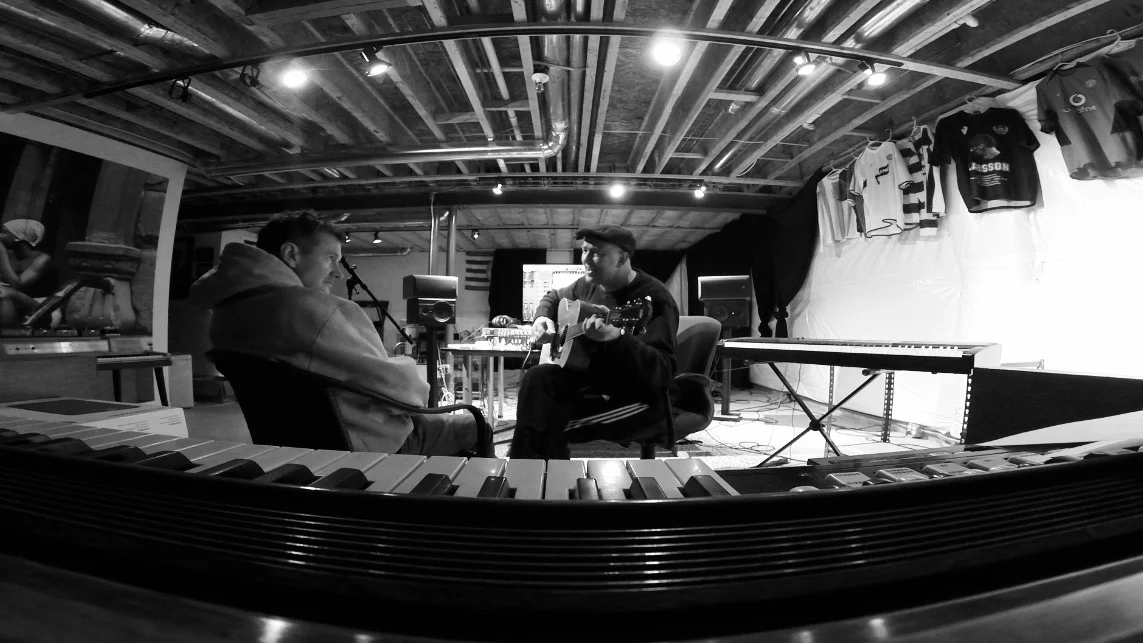 Talking guitars.....