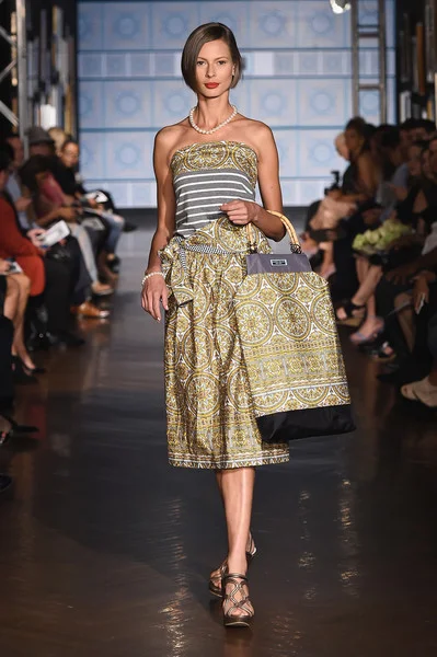 2 Marisol+Deluna+NYFW+Runway+Show+jQ-UG9q9r74l.jpg