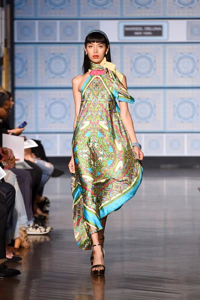 9 Marisol+Deluna+NYFW+Runway+Show+7dJF4f0KE6vl.jpg