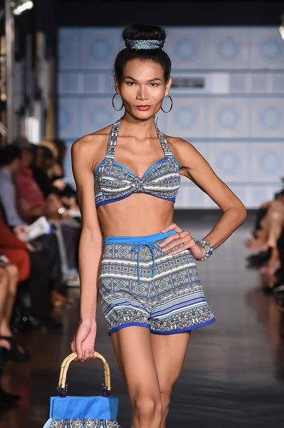 11 Marisol+Deluna+NYFW+Runway+Show+BOevqcPSvufl.jpg