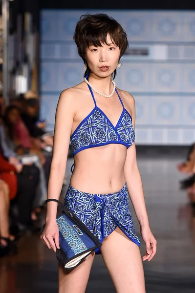 13 Marisol+Deluna+NYFW+Runway+Show+dnPnSuaickYl.jpg