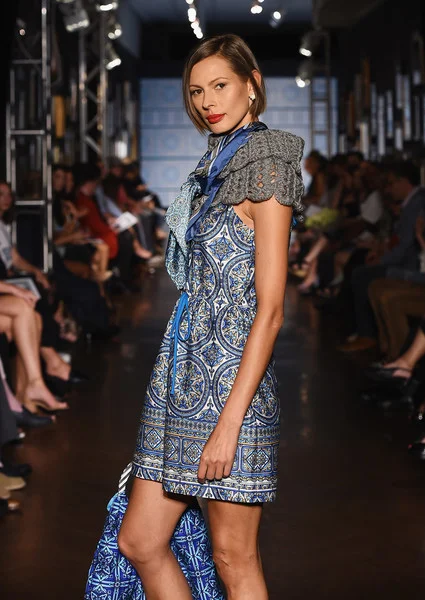 20 Marisol+Deluna+NYFW+Runway+Show+Iw1La5V8Zw0l.jpg