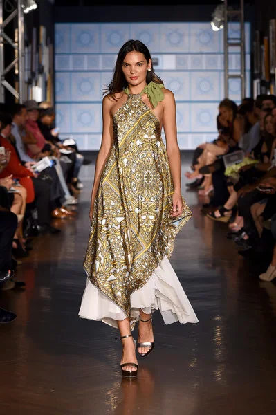 Marisol+Deluna+NYFW+Runway+Show+rV6kAYRxzn6l.jpg
