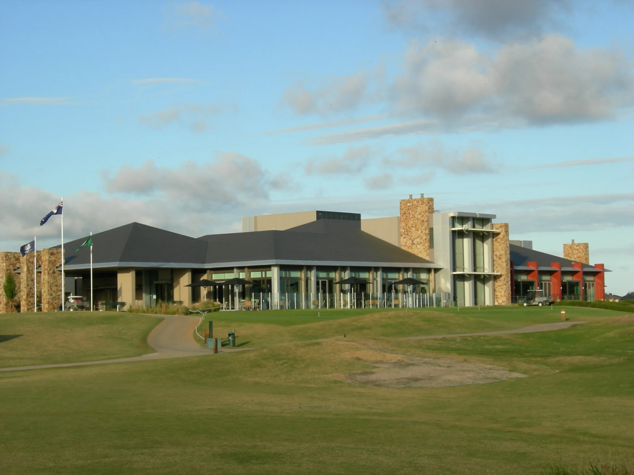 Sandhurstclubhouse.jpg