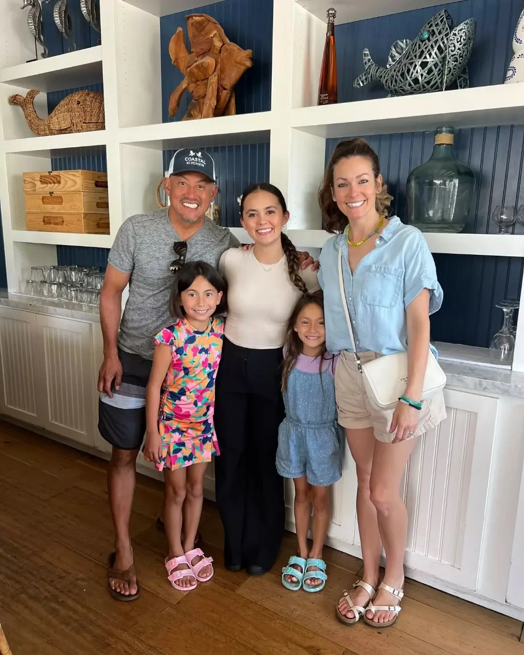 Family is at the heart of all we do at Coastal Kitchen&nbsp;💙

Every plate, every smile, every moment is about creating a place where you feel at home and make memories that last.✨ 

#coastalkitchen #danapointeats #bestseafoodinOC #familyfriendlyres